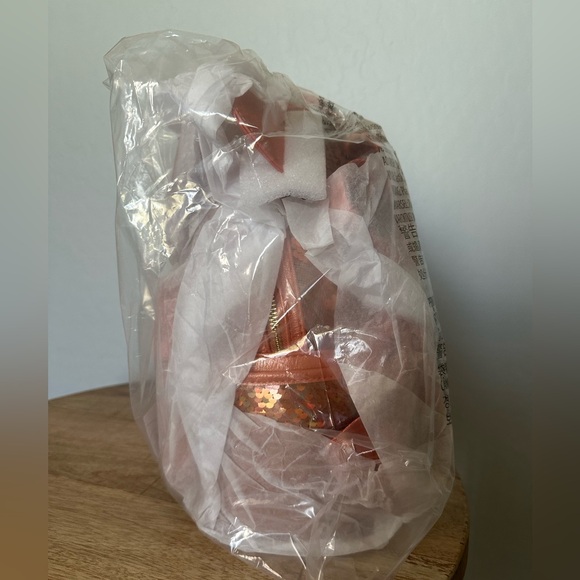 Disney Loungefly Backpack - Minnie Sequined - Peach Punch NWT - Picture 5 of 6